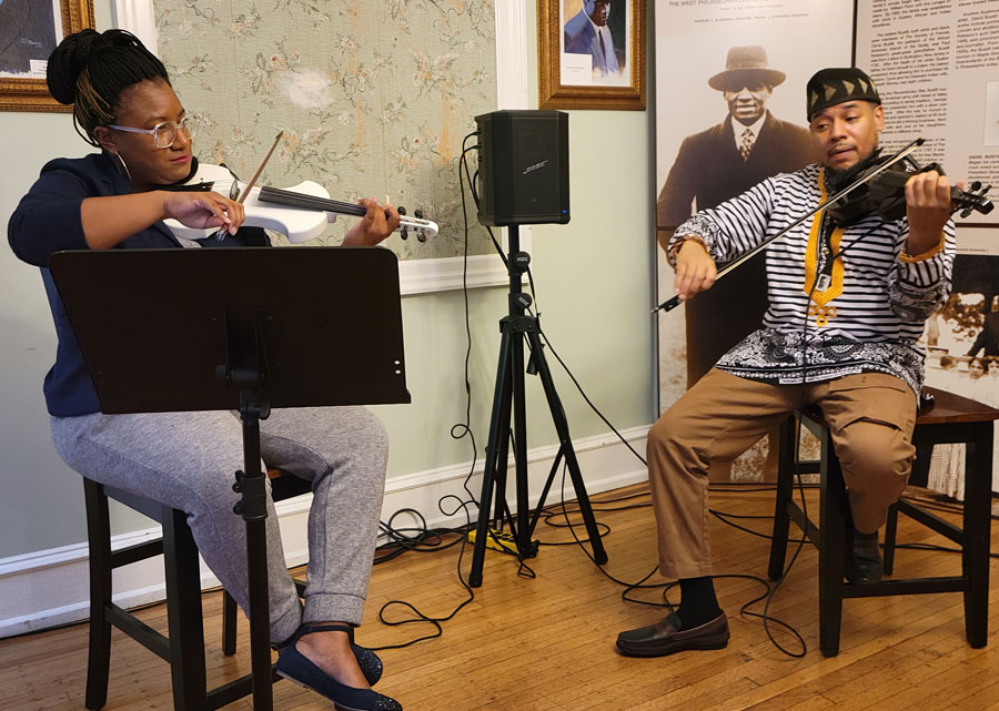 Tauhida Smith (left) and Jack Drummond interpret the tunes of Anita Baker, Stevie Wonder and Minnie Ripperton. They founded the Stroke Swings Trio 10 years ago along with a cellist.